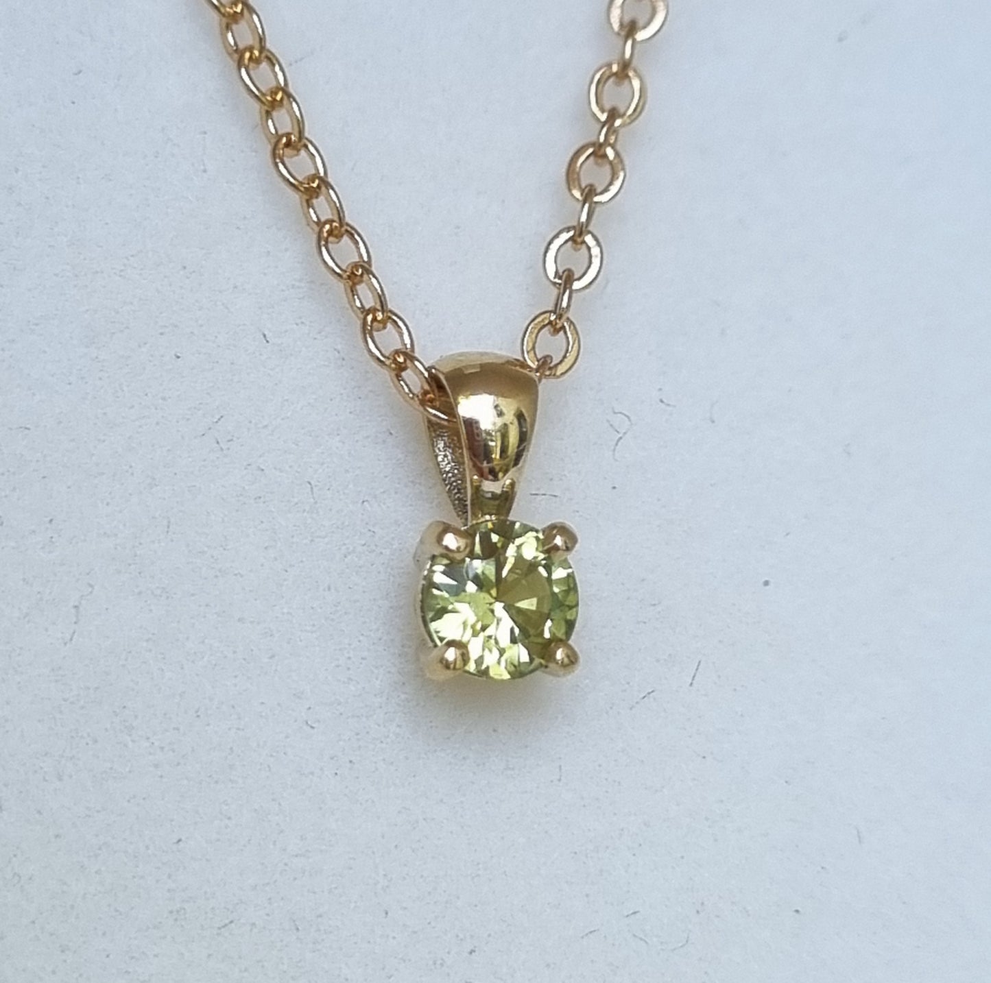 Classic 4 claw Yellow Parti Sapphire Pendant