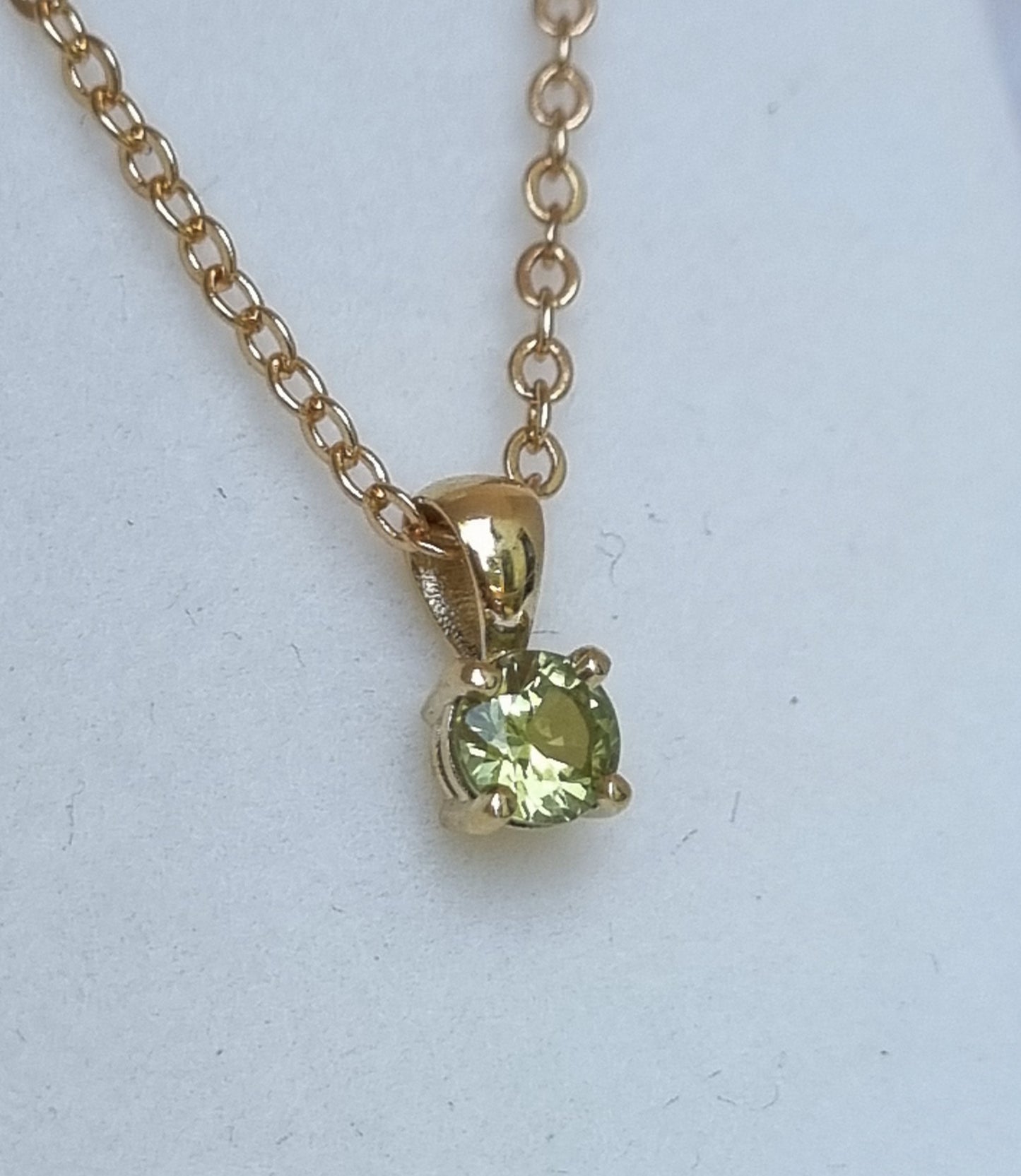 Classic 4 claw Yellow Parti Sapphire Pendant