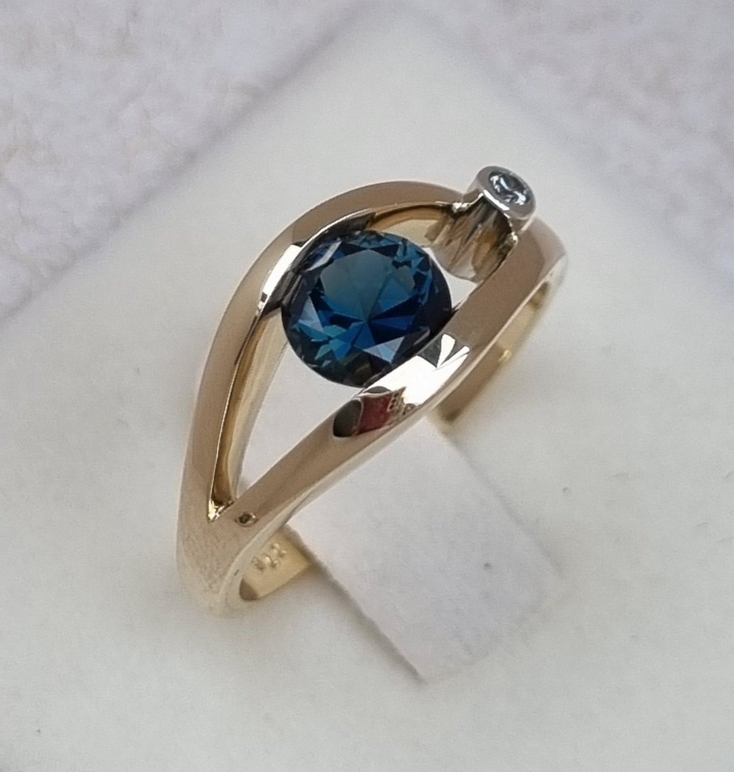 Teal Blue Sapphire in Yellow Gold Tension Design Ring Design Ref: EBS466-4
