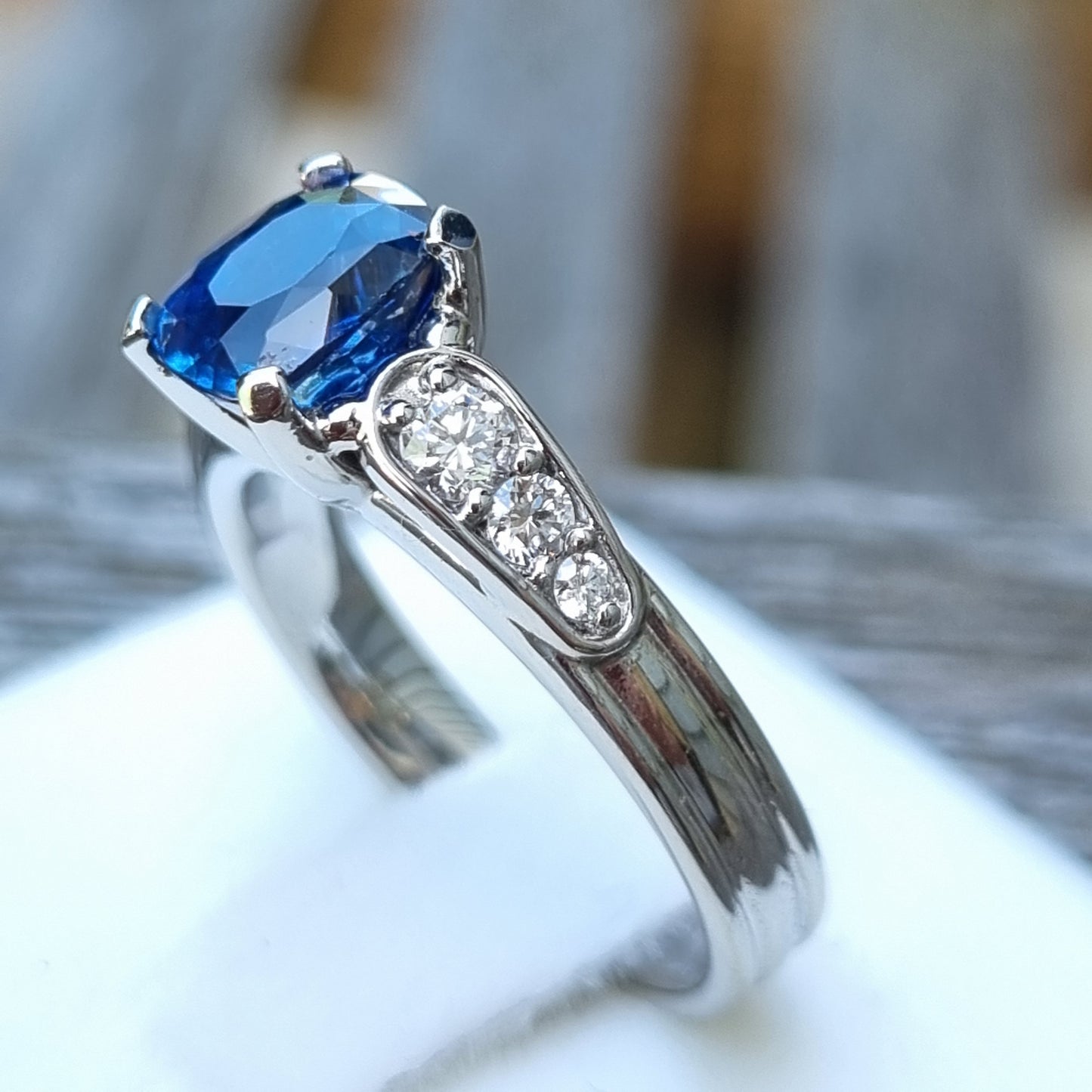 Extraordinary Fine Colour Ceylon Blue Sapphire and Diamond ring in Platinum 950 Design Ref: 01755