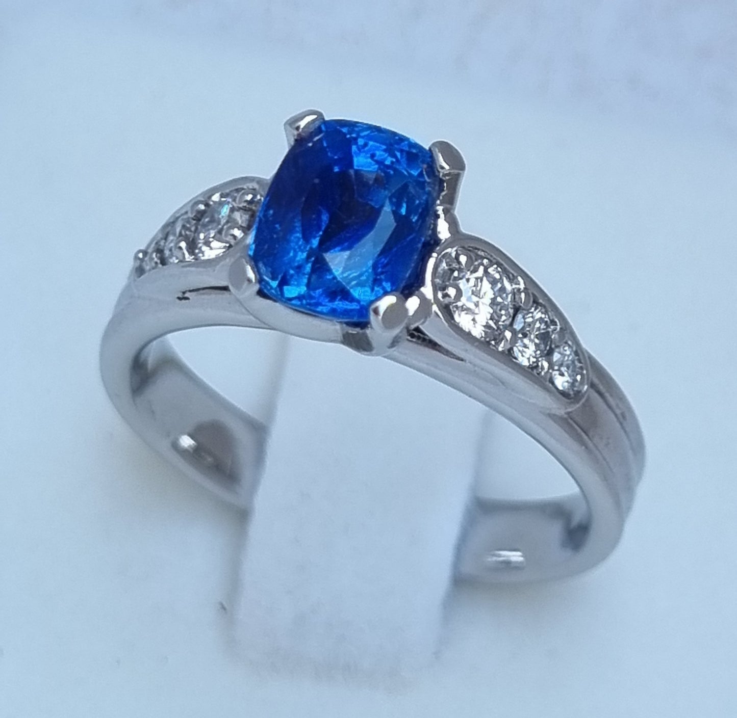 Extraordinary Fine Colour Ceylon Blue Sapphire and Diamond ring in Platinum 950 Design Ref: 01755
