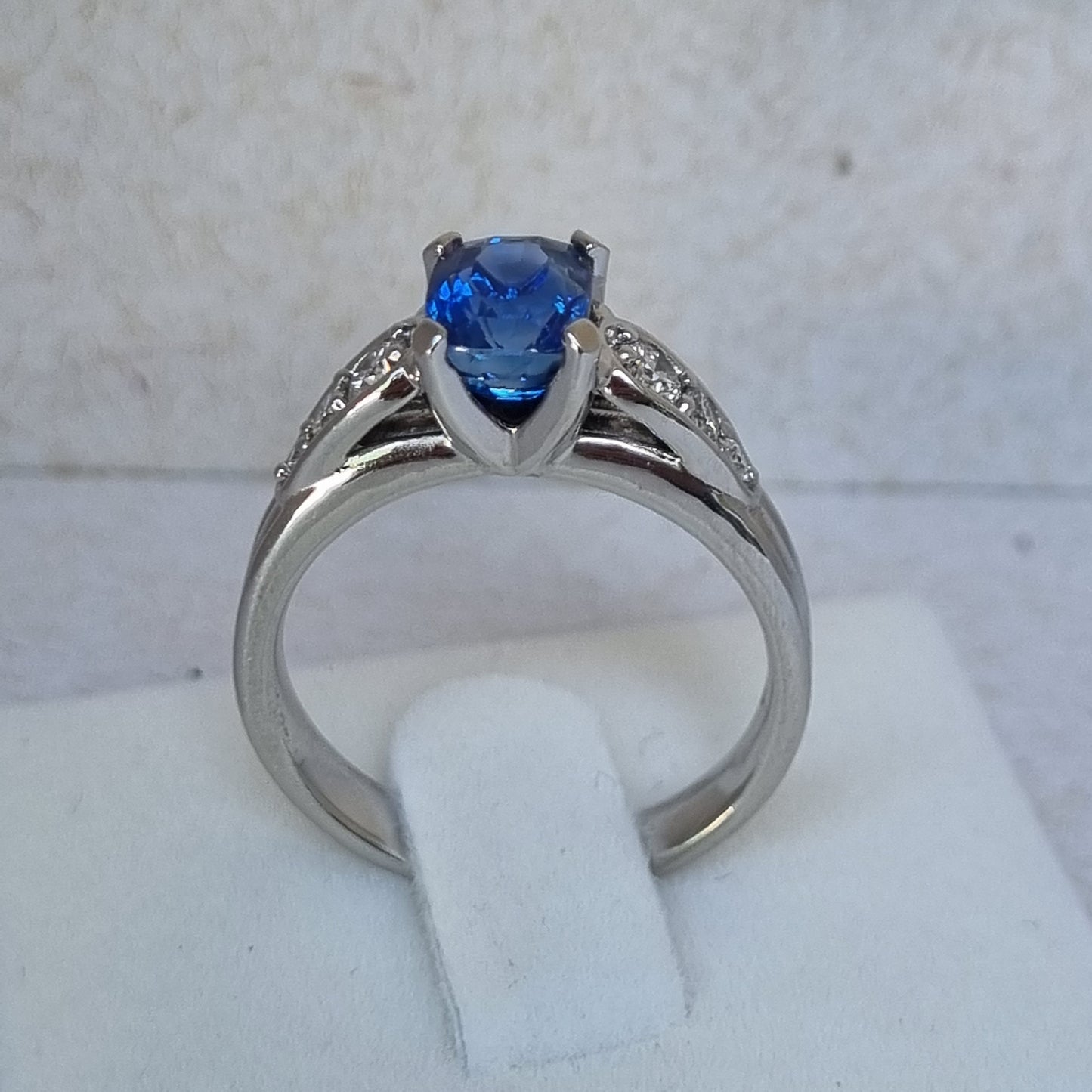Extraordinary Fine Colour Ceylon Blue Sapphire and Diamond ring in Platinum 950 Design Ref: 01755