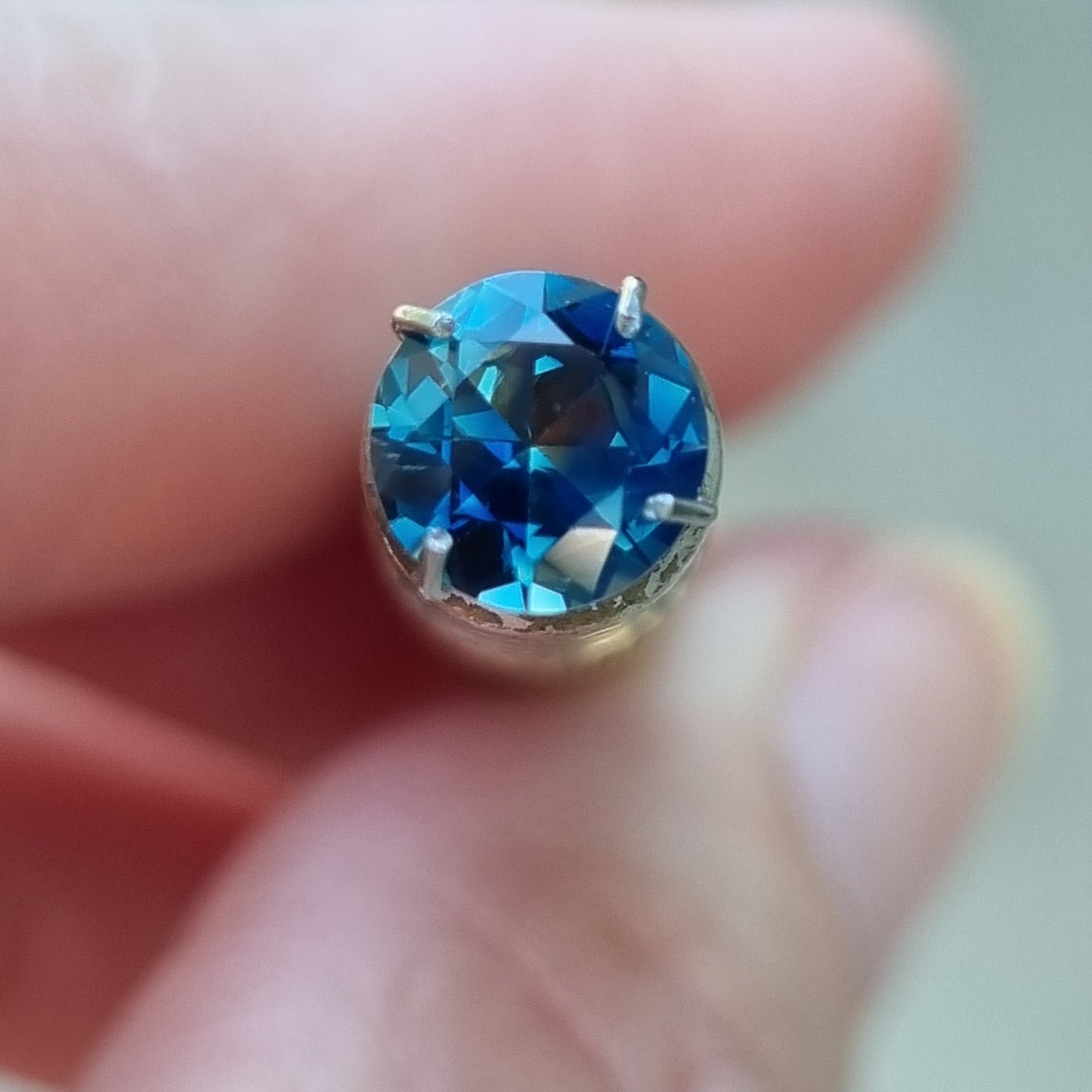 1.09 Carat Round Brilliant Cut, Natural Australian Blue Parti Colour Sapphire