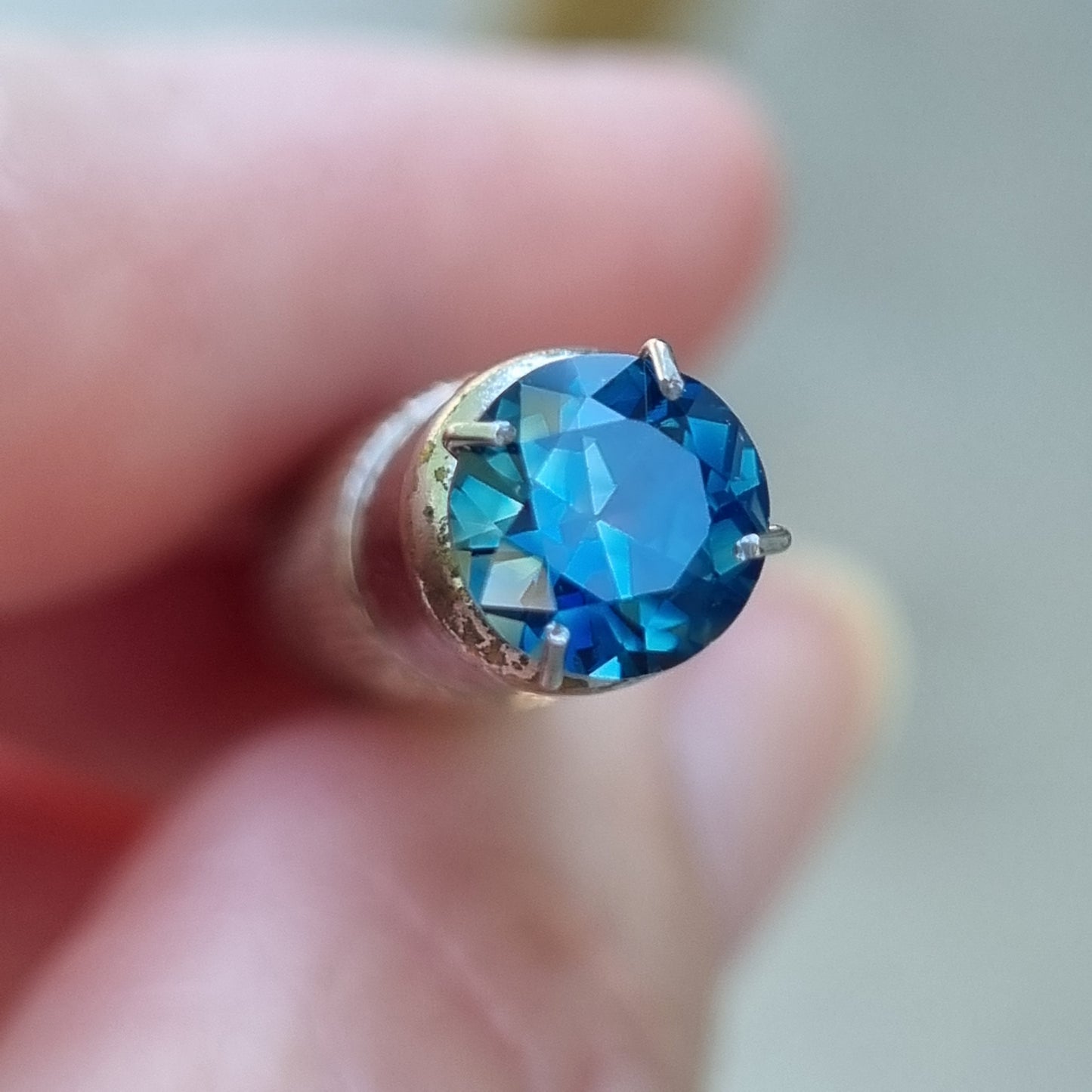 1.09 Carat Round Brilliant Cut, Natural Australian Blue Parti Colour Sapphire