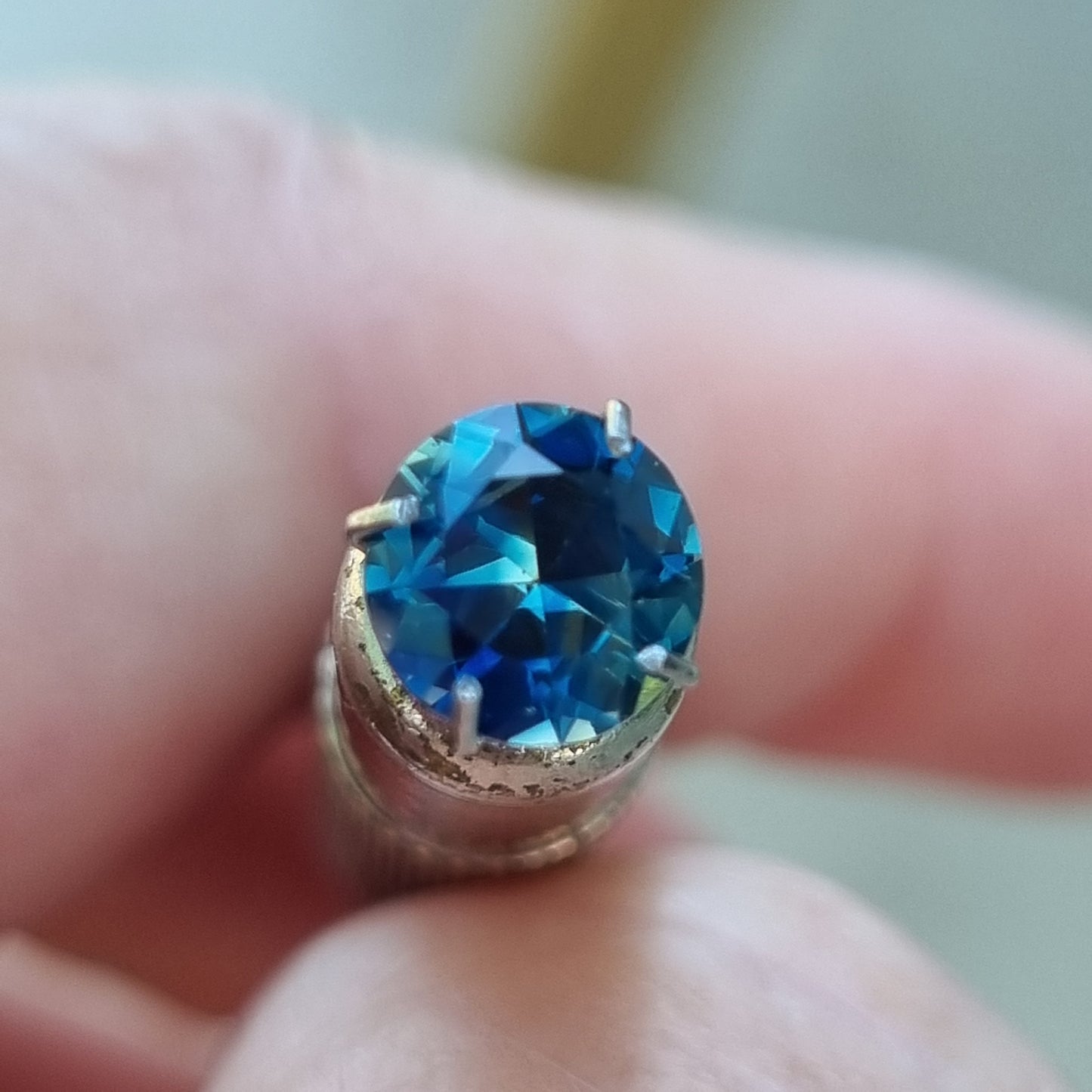 1.09 Carat Round Brilliant Cut, Natural Australian Blue Parti Colour Sapphire