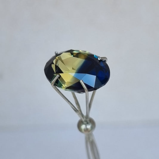 6.04 Carat Bi-Colour (Parti Colour) Oval cut natural Queensland Sapphire