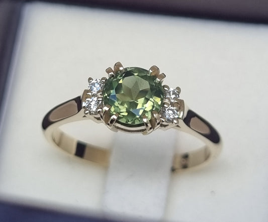 Green Sapphire and Diamond Double claw style Ring     Design Ref: D278