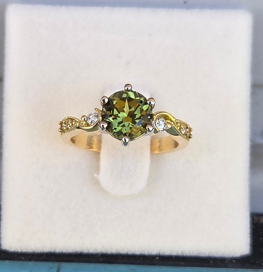 Green Sapphire and Diamond Vintage Design 18ct Gold Ring     Design Ref: #01556