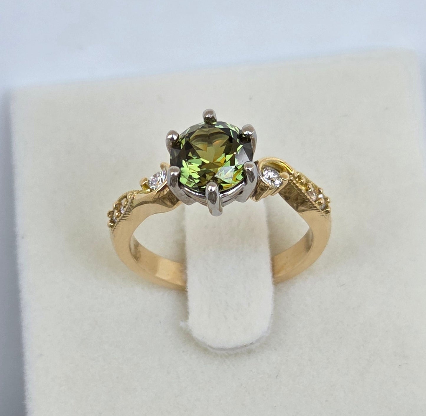 Green Sapphire and Diamond Vintage Design 18ct Gold Ring     Design Ref: #01556