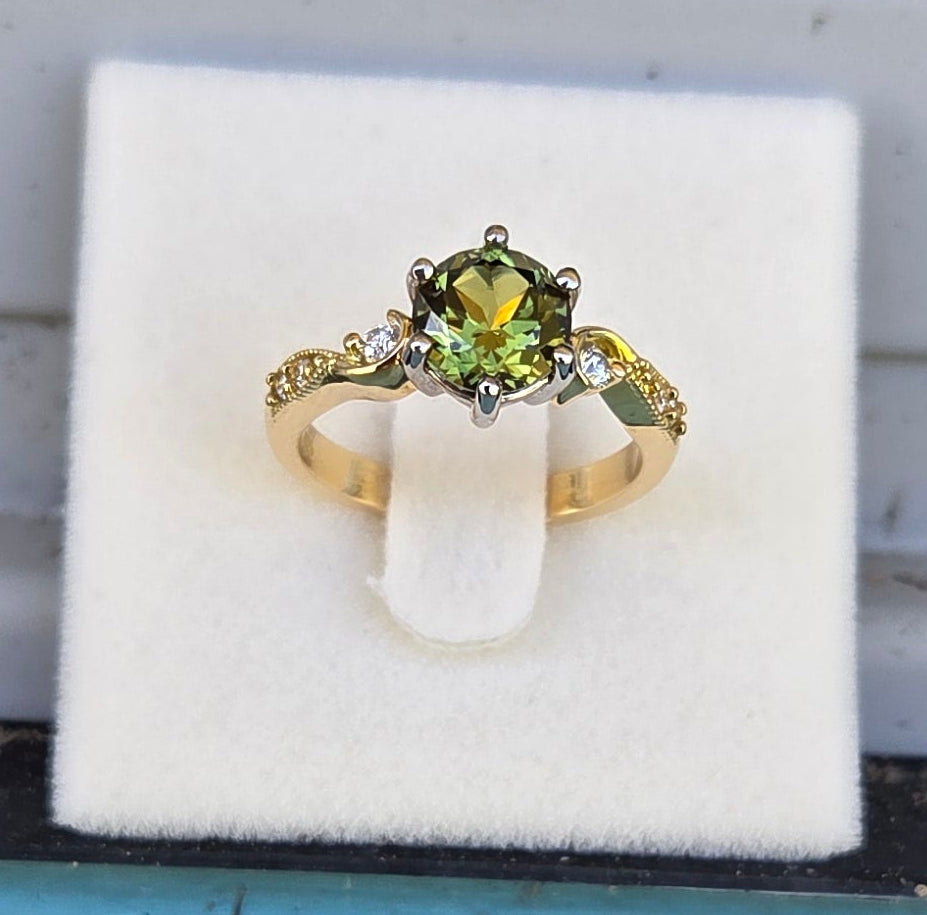Green Sapphire and Diamond Vintage Design 18ct Gold Ring     Design Ref: #01556