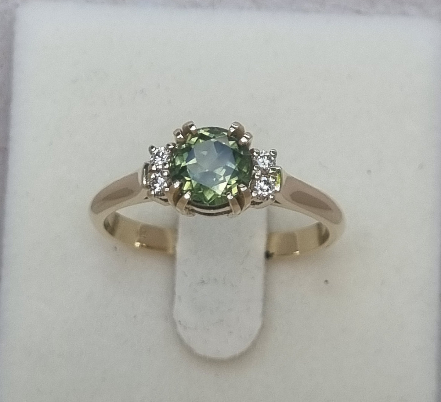 Green Sapphire and Diamond Double claw style Ring     Design Ref: D278