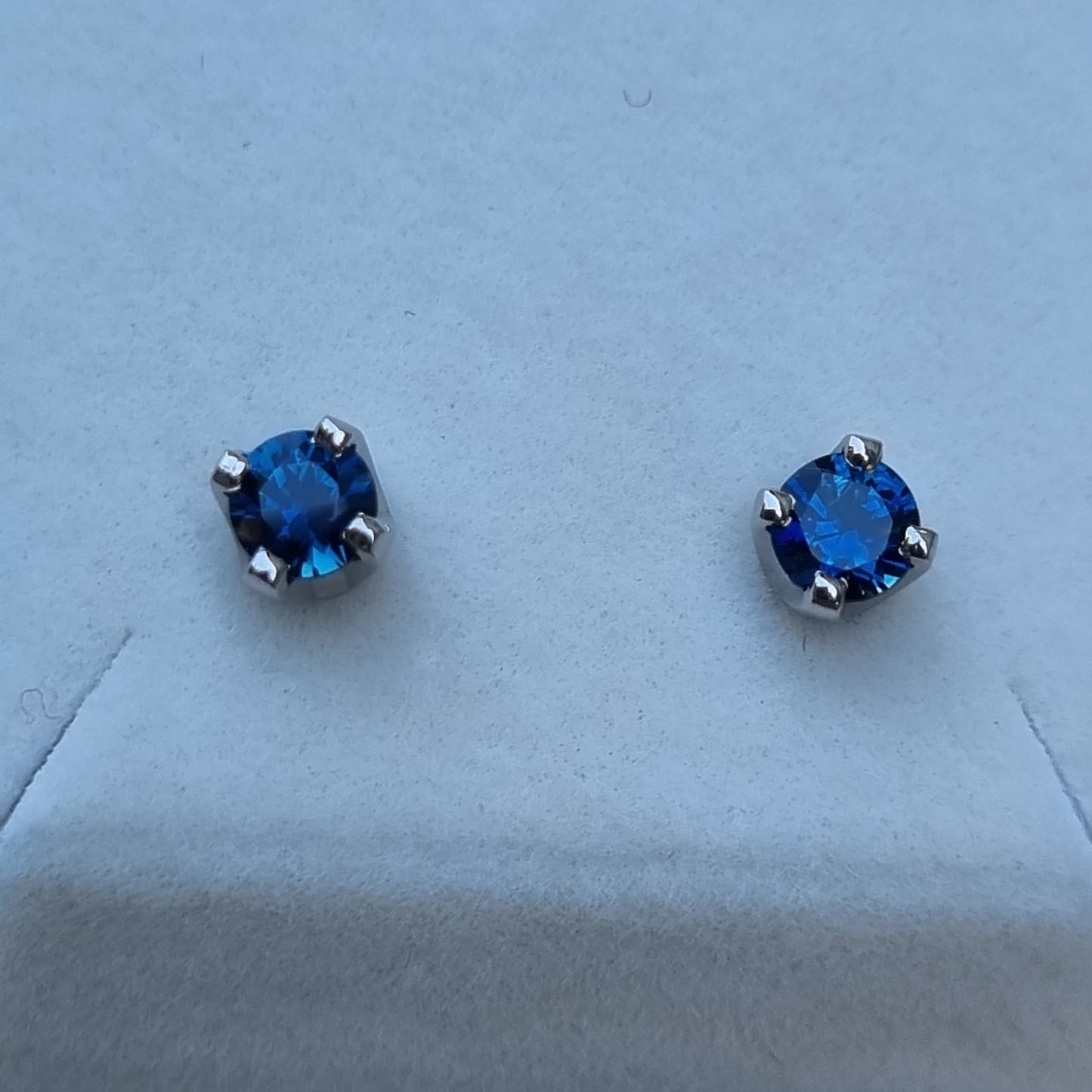 Classic 4 claw style earring studs set with Blue Sapphires in 9ct WHITE Gold