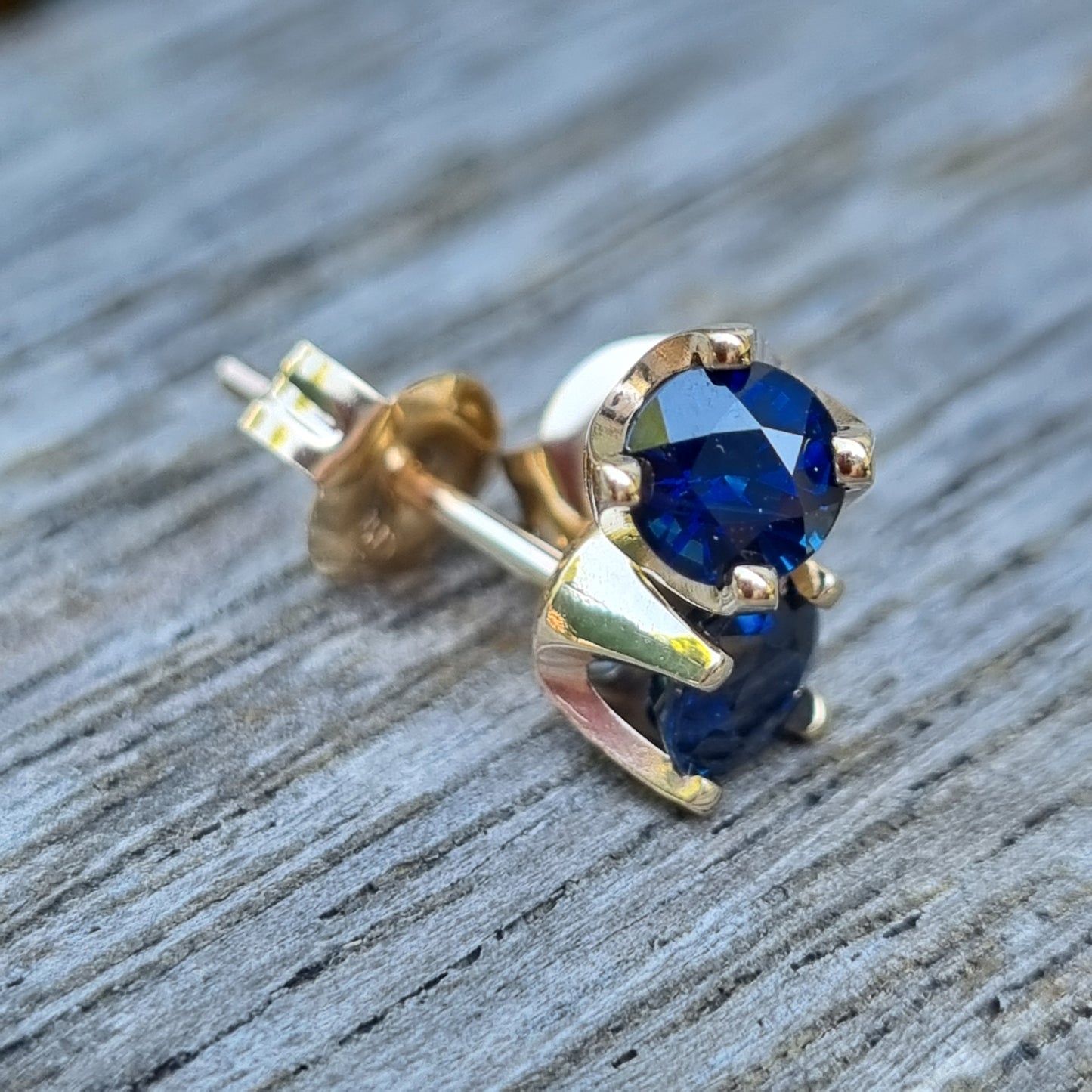 Classic 4 claw style earring studs set with Blue Sapphires in 9ct Yellow Gold